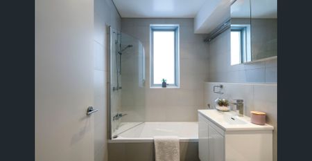 Immaculate residence over 2 levels - Photo 3