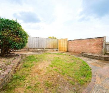 3 bedroom semi-detached house to rent - Photo 6