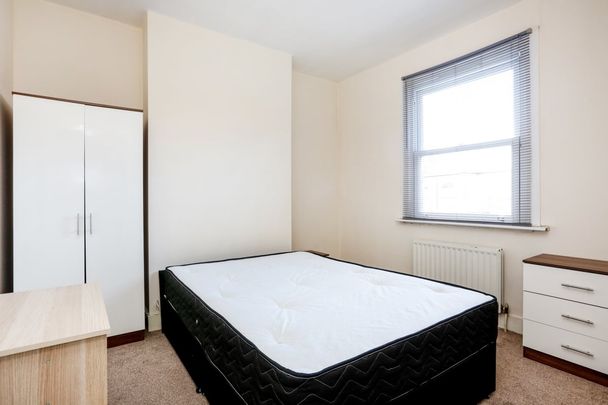 4 bedroom terraced house to rent - Photo 1