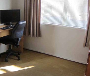 Sunny 4 Bedroom House in Birkenhead - Photo 5