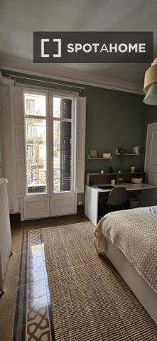 barcelona, Catalonia 08008 - Photo 5