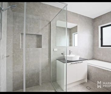 “MODERN 5 BED HOME IN PRIME LOCATION” - Photo 4