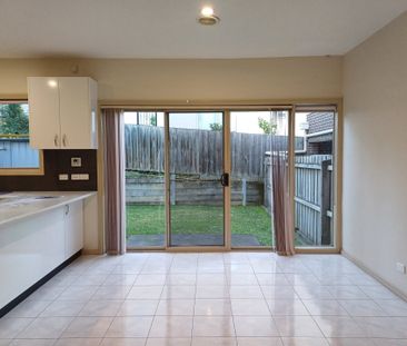 2/35 Angus Drive, Glen Waverley - Photo 6