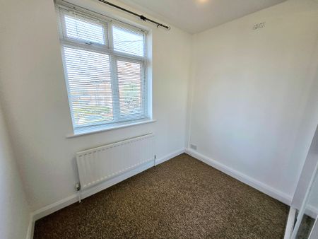 Wordsworth Avenue, Greenford - Photo 3