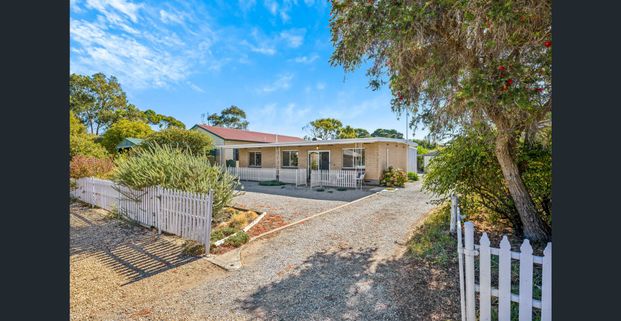 Your Seaside Escape Awaits! - Photo 1