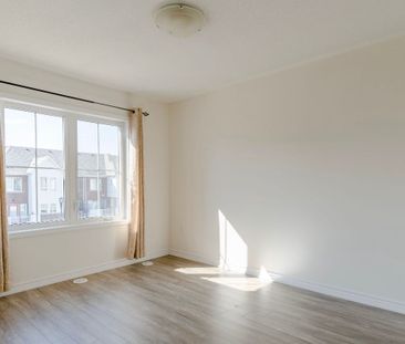 For Lease - 1060 Clipper Lane, Pickering, Ontario - Photo 4