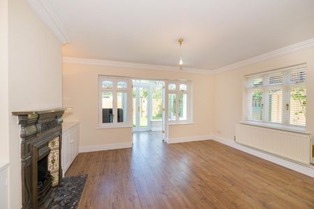 5 Bed Semi-Detached House, Abbotswood Road, SW16 - Photo 2