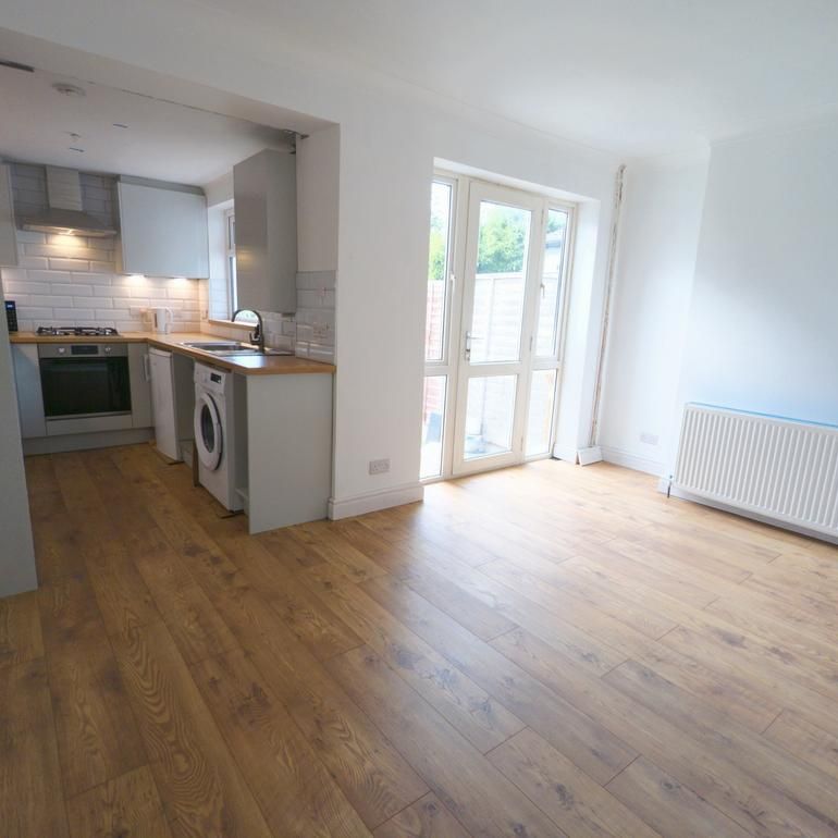 2 bedroom terraced house to rent - Photo 1