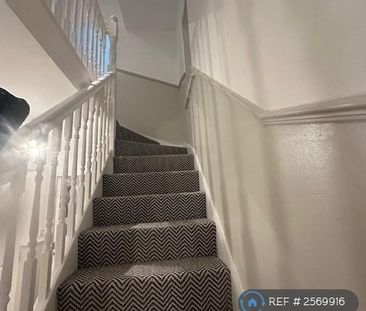 4 bedroom end of terrace house to rent - Photo 1