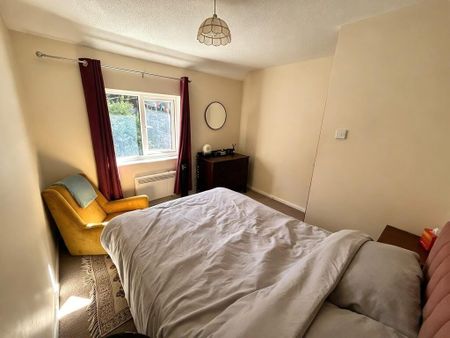2 bedroom end of terrace house to rent - Photo 4