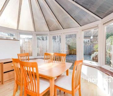 Coachmans Grove, Sandhurst, Berkshire, GU47 - Photo 3