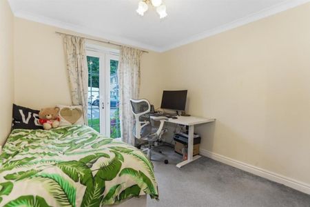 Oakdene Vale, Leeds, West Yorkshire, LS17 8XT - Photo 3