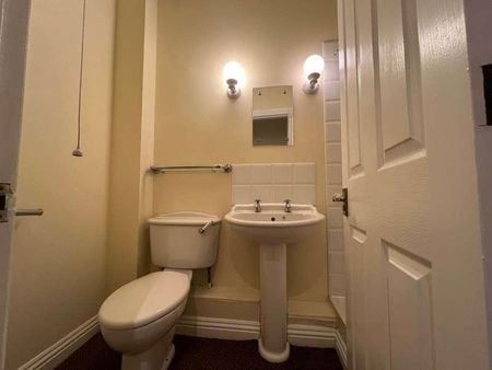 Ashgrove House, Elland, HX5 - Photo 2