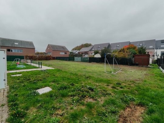 Gelijkvloers app. met 1 slaapkamer en autostaanplaats! - Photo 1