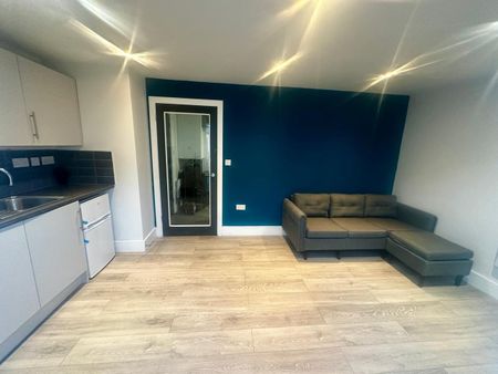 1 Bed Flat, Wyken Avenue, CV2 - Photo 3