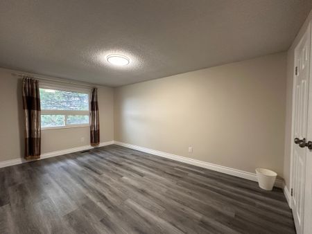 For Lease - 2079 The Collegeway N/A, Mississauga, Ontario - Photo 3