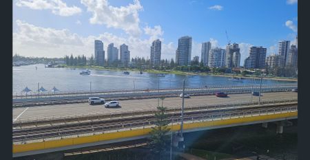 Renovated studio apartment on the Broadwater Southport! - Photo 3