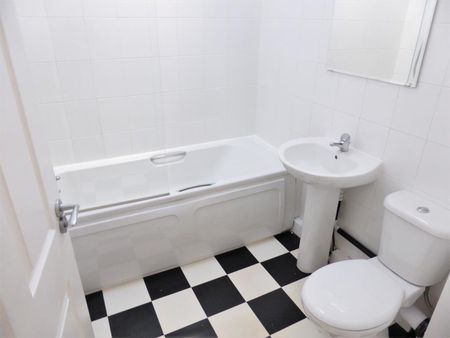 1 bedroom Flat To Let - Photo 3