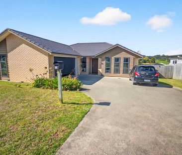 Family Living in Warkworth - Photo 5