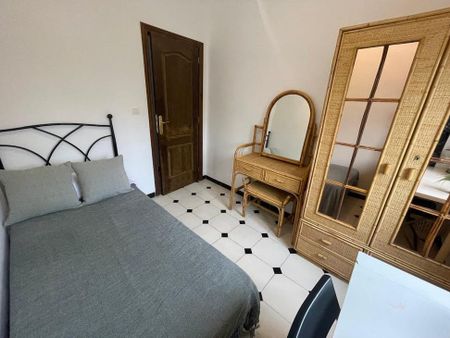 Calle López de Gomara, Sevilla, Andalusia 41010 - Photo 3