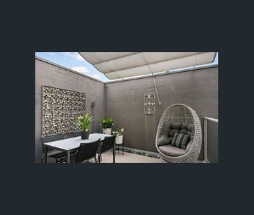 Contemporary CBD living. Located at the end of the group. - Photo 4