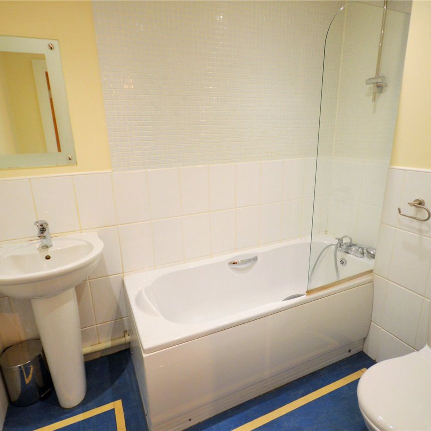 2 bedroom apartment to rent Royal Plaza, 1 Eldon Street, Sheffield, S1 - Photo 1