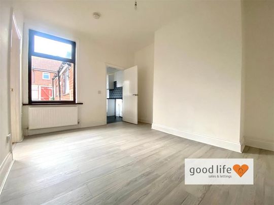 3 bedroom semi-detached house to rent - Photo 1