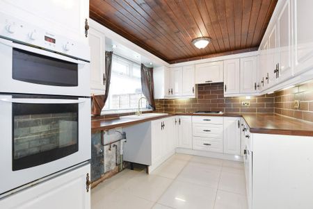 3 bedroom terraced house to rent - Photo 5