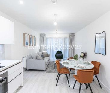 East Acton Lane, Acton, W3 - Photo 2