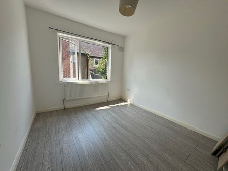 2 bed maisonette to rent in Blakeney Court, Maidenhead, SL6 - Photo 2