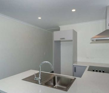 Spacious and sunny, executive, two bedroom apartments. - Photo 6