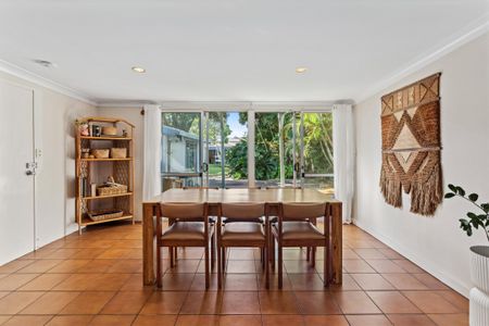 LARGE HOUSE IN CENTRAL TWEED - Photo 3