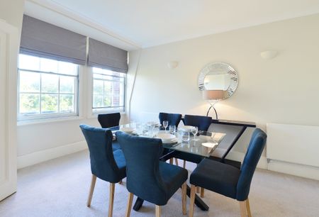 A superb five-bedroom apartment situated on the fifth floor in St John’s Wood, London NW8 - Photo 4