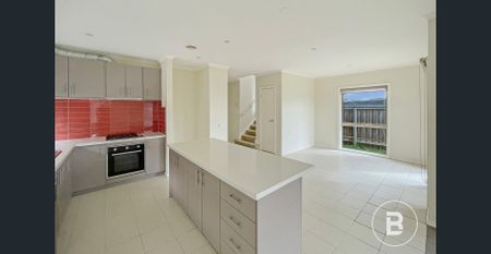 QUALITY THREE BEDROOM HOME WITH THREE LIVING! - Photo 5