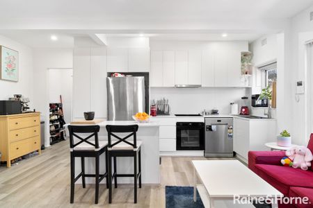 Modern 2 Bedroom Unit Moments from the Beach - Photo 3