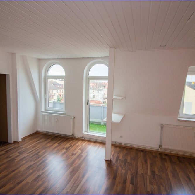 Zentrale Lage trifft auf charmantes Wohnambiente – Ihre neue Dachgeschosswohnung wartet! - Photo 1