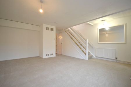 3 bedroom house to rent Bradshaw Road, Chichester, West Sussex, PO19 - Photo 2