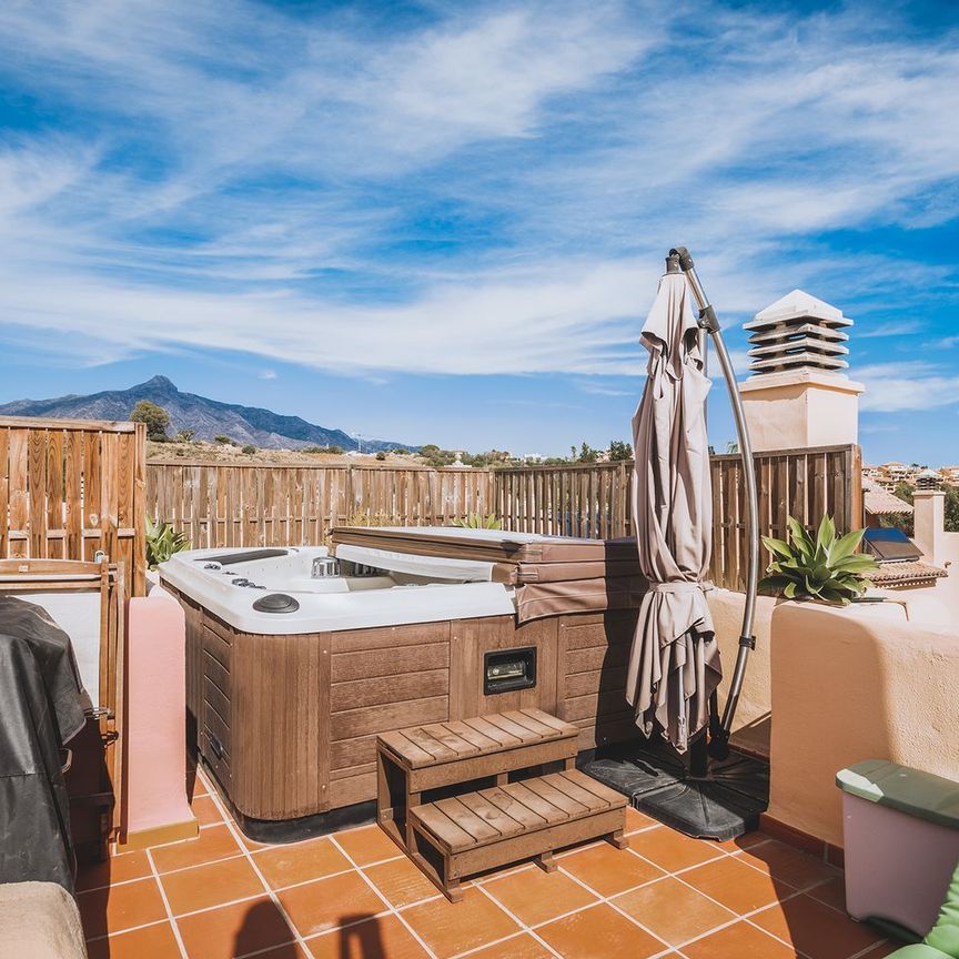 Middle Floor Apartment in Nueva Andalucía - Photo 1