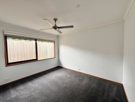 Family Home in Quiet Court - Photo 5