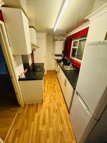 2 bedroom terraced house to rent - Photo 4