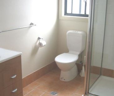 REFURBISHED THREE BEDROOM TOWNHOUSE - Photo 6