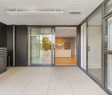 Luxury Apartment - Unbeatable Location - Photo 4