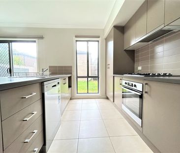 Spacious Double storey 4 Bedroom Large House - Photo 6