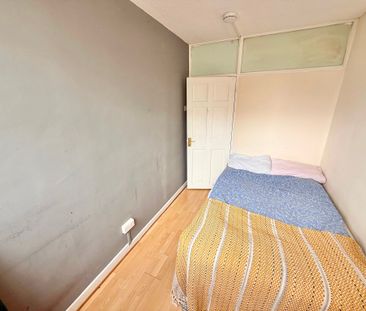 Room 3, Llandovery House, Chipka Street E14 3LE - Photo 1