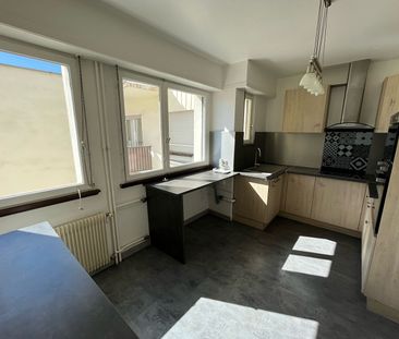 Location Appartement 4 pièces 97m² - Photo 2