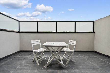 Light Filled Luxury - Photo 4