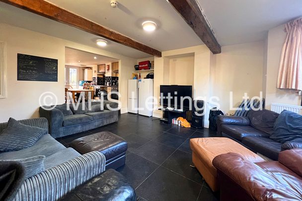 9 Bedroom Mid Terraced House for rent in Regent Park Avenue - Photo 1