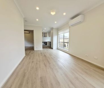 For Lease – Modern 2-Bedroom Unit in Prime Point Cook Location! - Photo 3