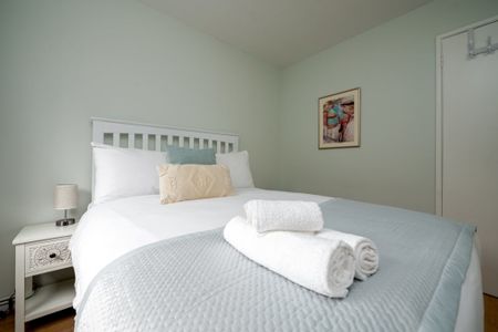 flat 5, 14 Henfield Road, London SW19 3HU, UK, London - Photo 4