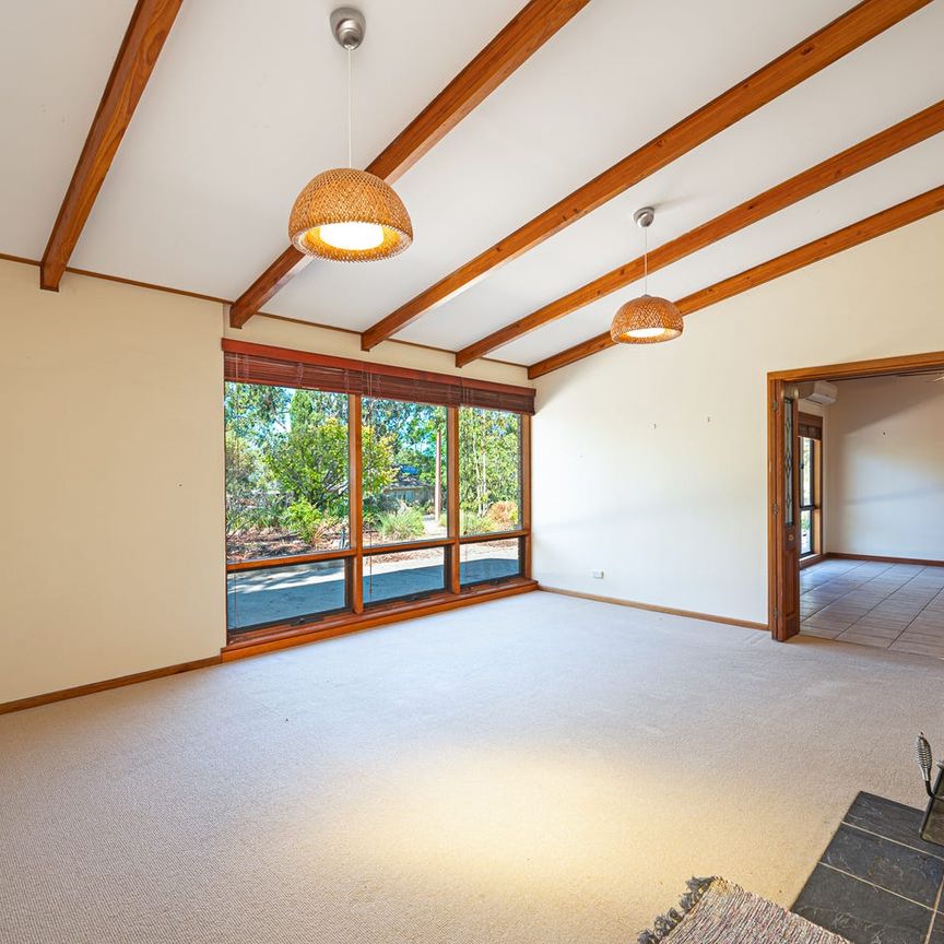 SPACIOUS FAMILY HOME IN A CONVENIENT LOCATION - Photo 1